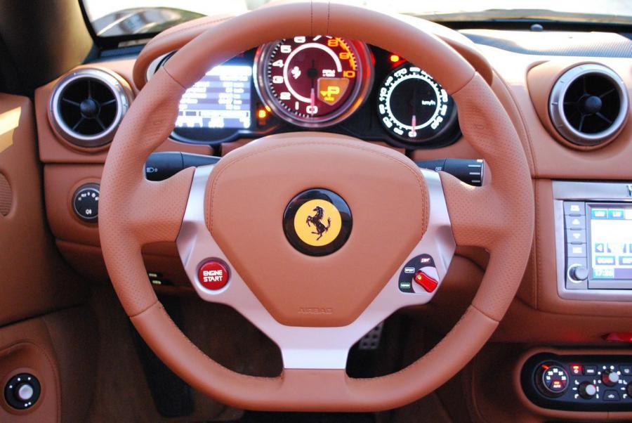 Панель приборов Ferrari California 2008 года  (фото 131 из 225)